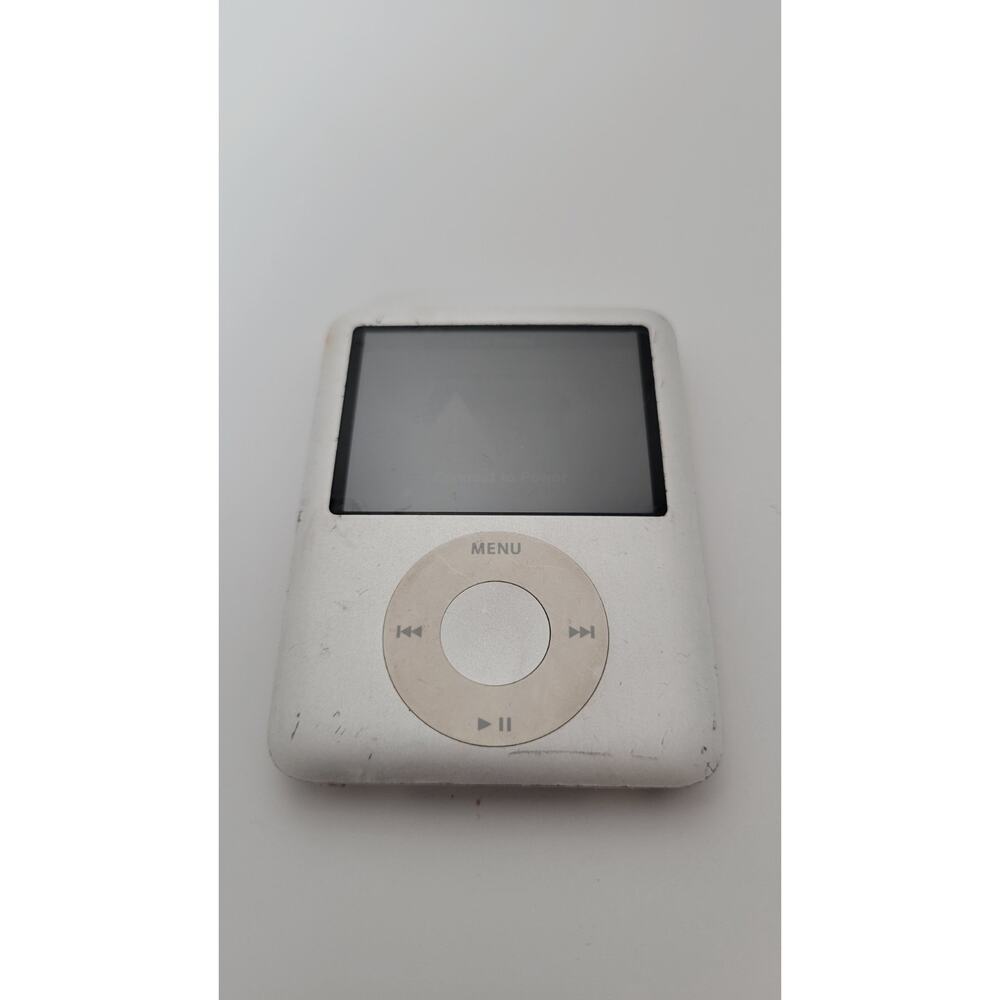 Apple iPod Nano 4GB Silver A1236 For Parts Repair Not Charging Engraved